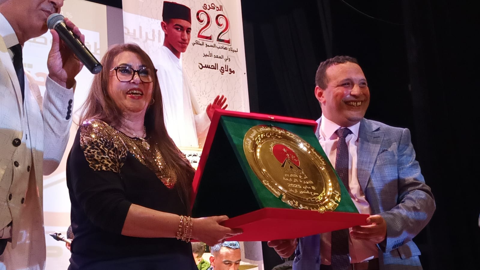 الرابطة الوطنية لمقاولات النقل الطرقي بالمغرب تحتفل بذكرى ميلاد ولي العهد وتكرم وجوهًا فنية وإعلامية