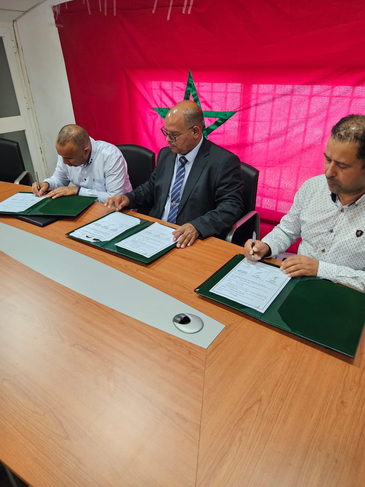 اتفاقية شراكة بين المنتدى المغربي الافريقي للتعاون الدولي وجمعية المهاجرين وجمعية دعم الفئات الهشة. اتفاقية شراكة بين المنتدى المغربي الافريقي للتعاون الدولي وجمعية المهاجرين وجمعية دعم الفئات الهشة.