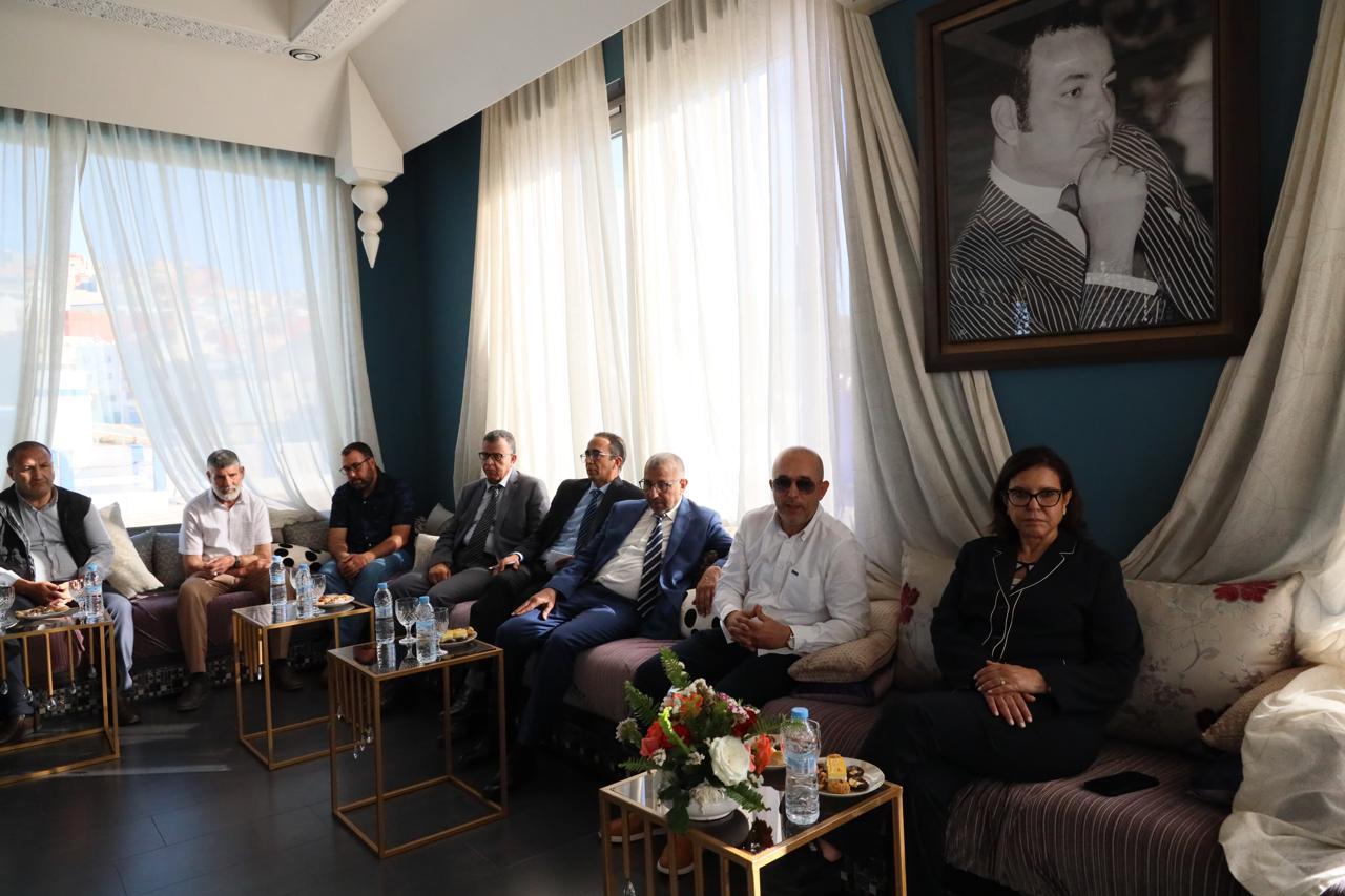 السيدة زكية الدريوش تلتقي بمهنيي الصيد البحري بالحسيمة بحضور السيد رئيس غرفة الصيد البحري المتوسطية. السيدة زكية الدريوش تلتقي بمهنيي الصيد البحري بالحسيمة بحضور السيد رئيس غرفة الصيد البحري المتوسطية.