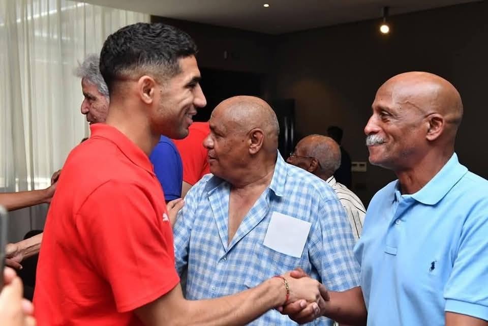 تكريم قدماء المنتخب الوطني والصحافة الرياضية يتقدمهم حميدوش والشرايبي تكريم قدماء المنتخب الوطني والصحافة الرياضية يتقدمهم حميدوش والشرايبي