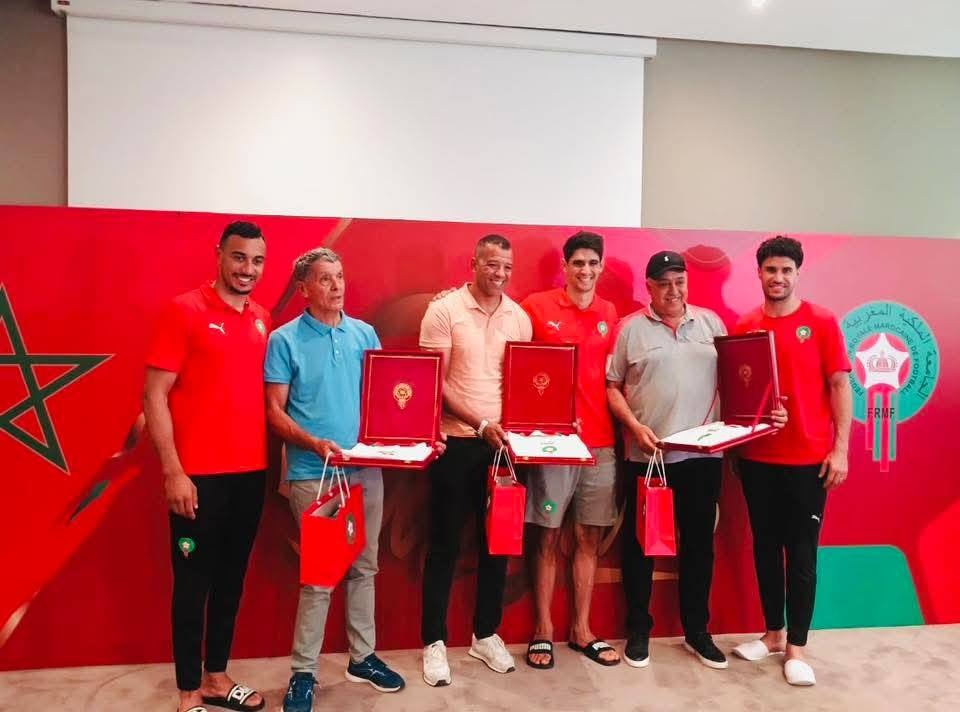 تكريم قدماء المنتخب الوطني والصحافة الرياضية يتقدمهم حميدوش والشرايبي تكريم قدماء المنتخب الوطني والصحافة الرياضية يتقدمهم حميدوش والشرايبي