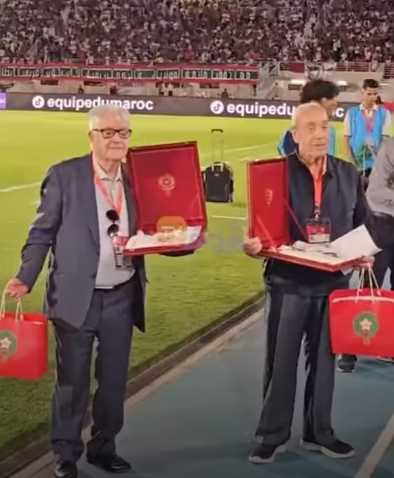 تكريم قدماء المنتخب الوطني والصحافة الرياضية يتقدمهم حميدوش والشرايبي تكريم قدماء المنتخب الوطني والصحافة الرياضية يتقدمهم حميدوش والشرايبي