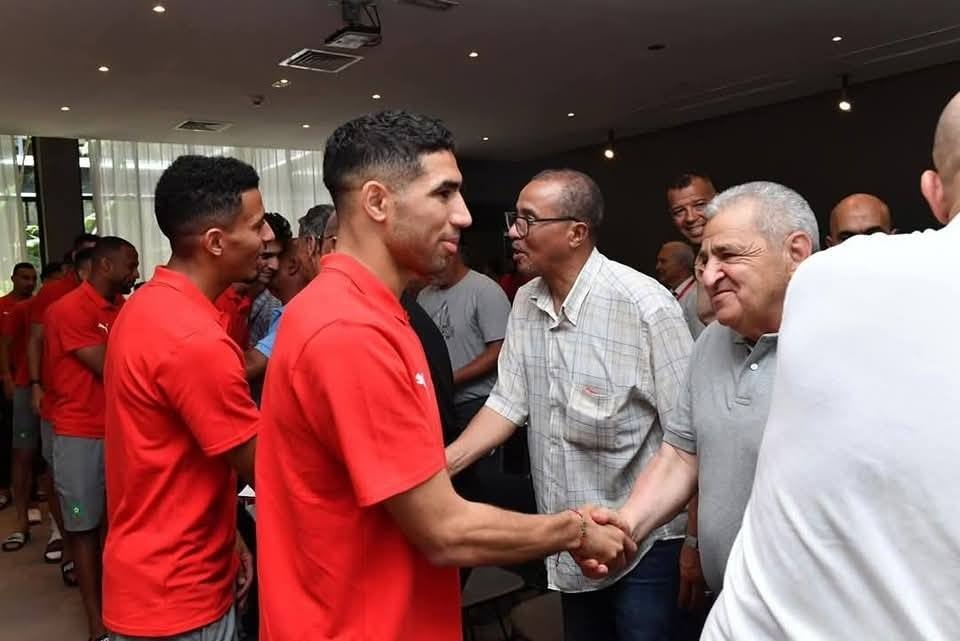 تكريم قدماء المنتخب الوطني والصحافة الرياضية يتقدمهم حميدوش والشرايبي تكريم قدماء المنتخب الوطني والصحافة الرياضية يتقدمهم حميدوش والشرايبي