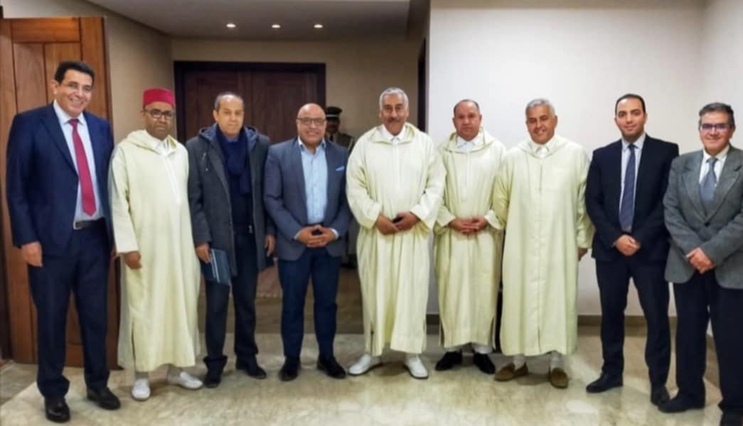 حتى لا يتم التناسي والقفز عن اسم الفنان أمير علي في نضج فكرة مهرجان عيساوة. حتى لا يتم التناسي والقفز عن اسم الفنان أمير علي في نضج فكرة مهرجان عيساوة.