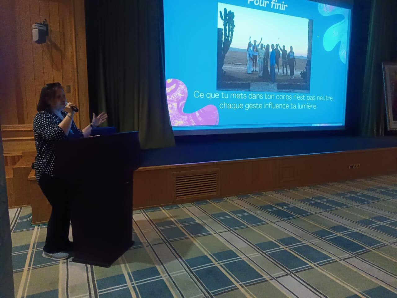 إفران: لقاء تواصلي لفائدة مستخدمي فندق ميشلفين يؤطر العاملين لمكافحة التدخين والإدمان إفران: لقاء تواصلي لفائدة مستخدمي فندق ميشلفين يؤطر العاملين لمكافحة التدخين والإدمان