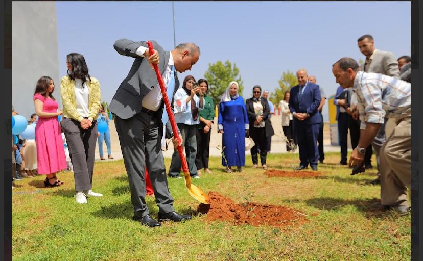 سفيرة الوحدة الترابية و المديرة التربوية لمجموعة مدارس لافوندسيون وسعادة سفير جمهورية العراق السيد عماد مرزا وسعادة سفير جمهورية مصر العربية السيد احمد نهاد عبد اللطيف وعمداء الجامعات و اكادميين ودكاترة وباحثين ، يفتتحون ملتقى لافوندسيون للتربية البيئية والتنمية المستدامة في دورته الثالثة سفيرة الوحدة الترابية و المديرة التربوية لمجموعة مدارس لافوندسيون وسعادة سفير جمهورية العراق السيد عماد مرزا وسعادة سفير جمهورية مصر العربية السيد احمد نهاد عبد اللطيف وعمداء الجامعات و اكادميين ودكاترة وباحثين ، يفتتحون ملتقى لافوندسيون للتربية البيئية والتنمية المستدامة في دورته الثالثة