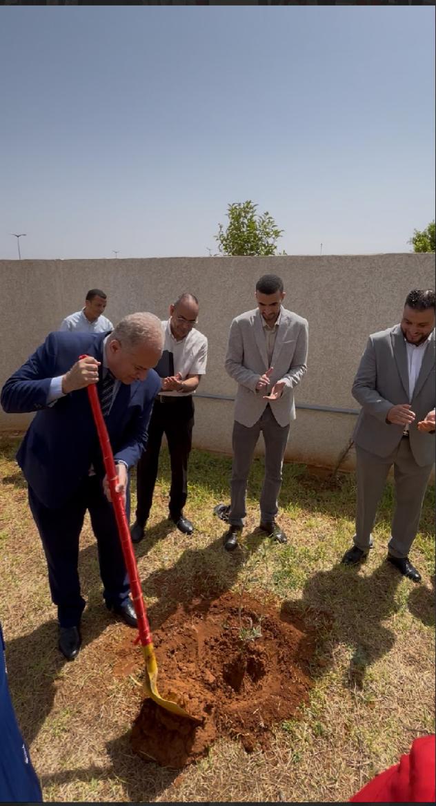 سفيرة الوحدة الترابية و المديرة التربوية لمجموعة مدارس لافوندسيون وسعادة سفير جمهورية العراق السيد عماد مرزا وسعادة سفير جمهورية مصر العربية السيد احمد نهاد عبد اللطيف وعمداء الجامعات و اكادميين ودكاترة وباحثين ، يفتتحون ملتقى لافوندسيون للتربية البيئية والتنمية المستدامة في دورته الثالثة سفيرة الوحدة الترابية و المديرة التربوية لمجموعة مدارس لافوندسيون وسعادة سفير جمهورية العراق السيد عماد مرزا وسعادة سفير جمهورية مصر العربية السيد احمد نهاد عبد اللطيف وعمداء الجامعات و اكادميين ودكاترة وباحثين ، يفتتحون ملتقى لافوندسيون للتربية البيئية والتنمية المستدامة في دورته الثالثة