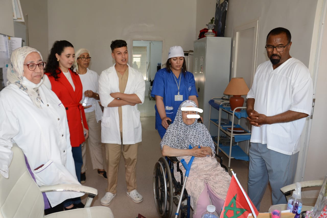 متقاعدو الصحة بمكناس يفحصون 150 نزيلاً ويُدخلون الفرحة إلى قلوب المسنين