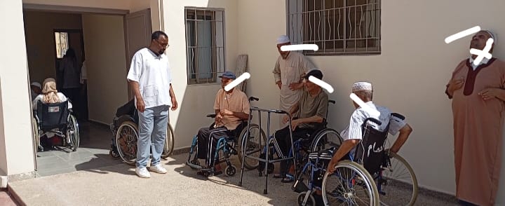 متقاعدو الصحة بمكناس يفحصون 150 نزيلاً ويُدخلون الفرحة إلى قلوب المسنين