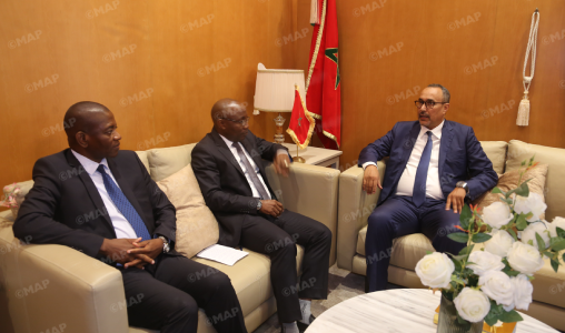 وفد ديبلوماسي إيفواري يطلع على دينامية التنمية بجهة الداخلة وادي الذهب وفد ديبلوماسي إيفواري يطلع على دينامية التنمية بجهة الداخلة وادي الذهب