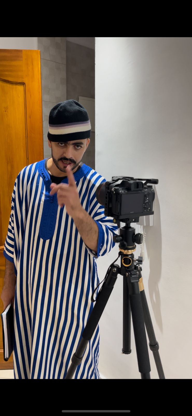 أريفينو.. نجم الكوميديا ابن الحسيمة الذي غزا العالم الافتراضي أريفينو.. نجم الكوميديا ابن الحسيمة الذي غزا العالم الافتراضي