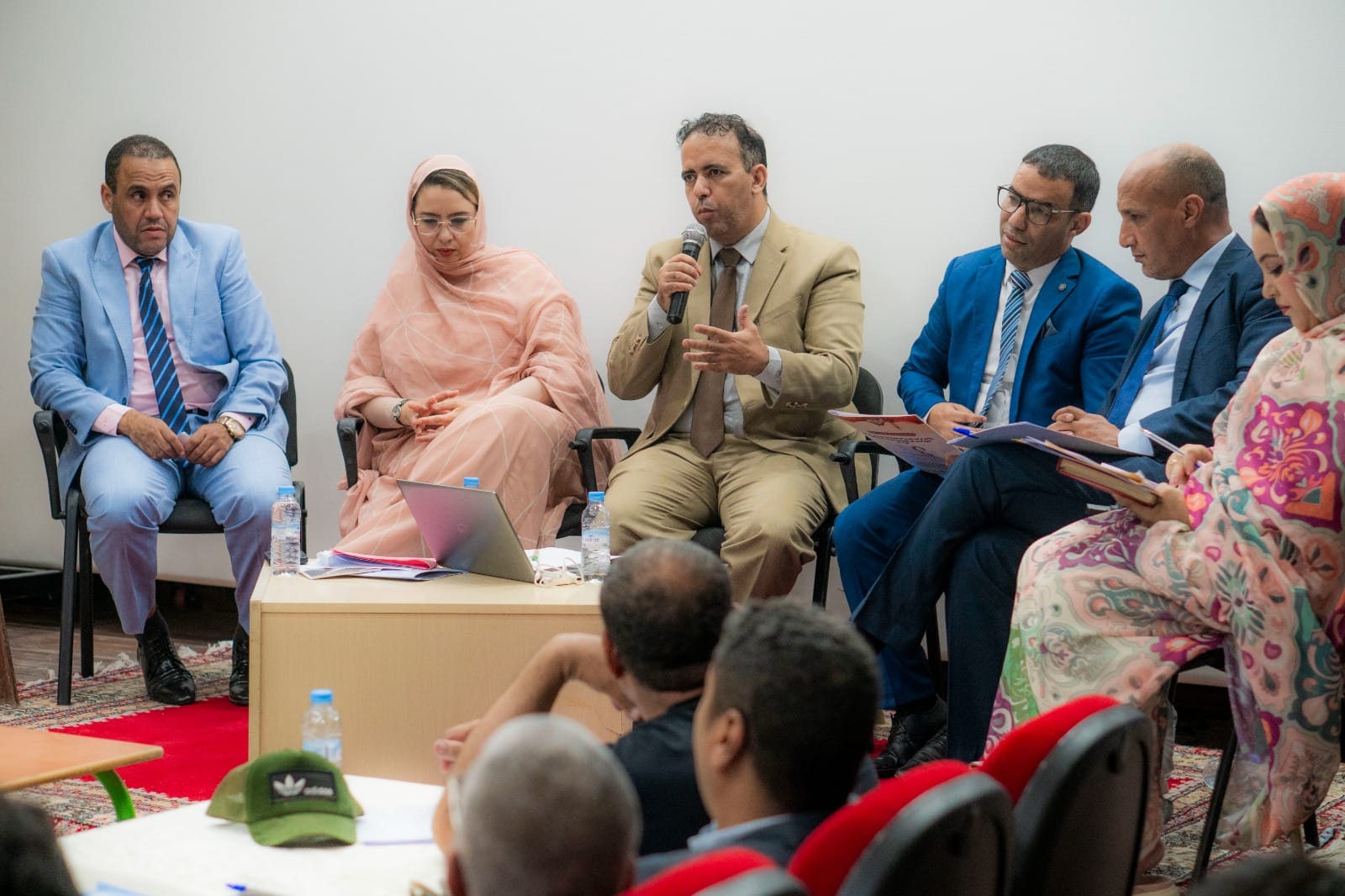 مركز التفكير الاستراتيجي والوزارة المنتدبة ينظمان منتدى جهويًا حول العرائض والحق في المعلومة بجهة العيون الساقية الحمراء مركز التفكير الاستراتيجي والوزارة المنتدبة ينظمان منتدى جهويًا حول العرائض والحق في المعلومة بجهة العيون الساقية الحمراء