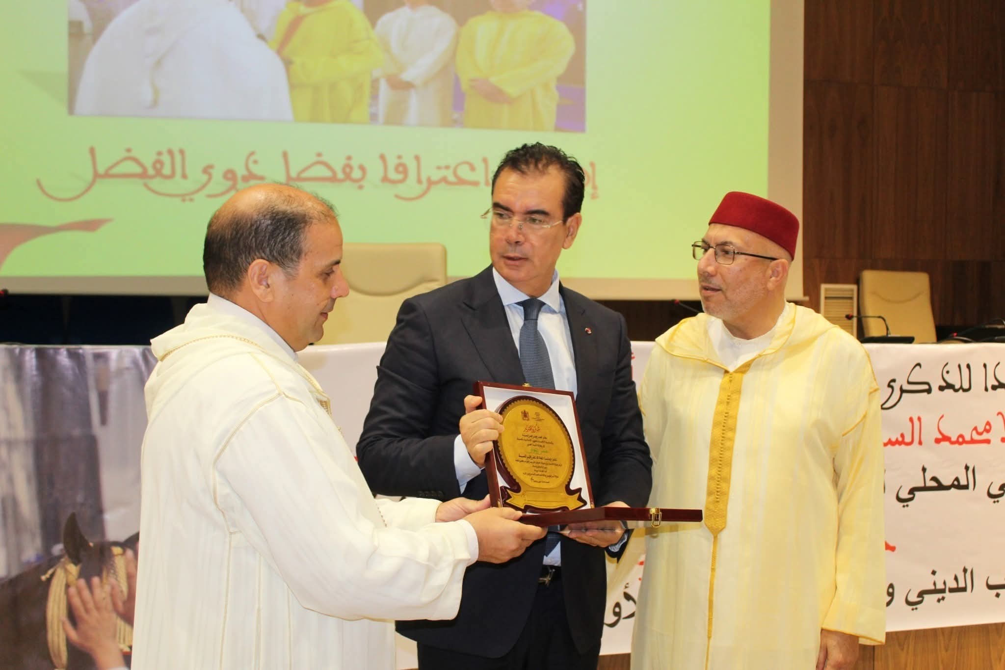 الحسيمة تختتم مهرجانها القرآني الأول بتكريم لافت لحفظة كتاب الله الحسيمة تختتم مهرجانها القرآني الأول بتكريم لافت لحفظة كتاب الله