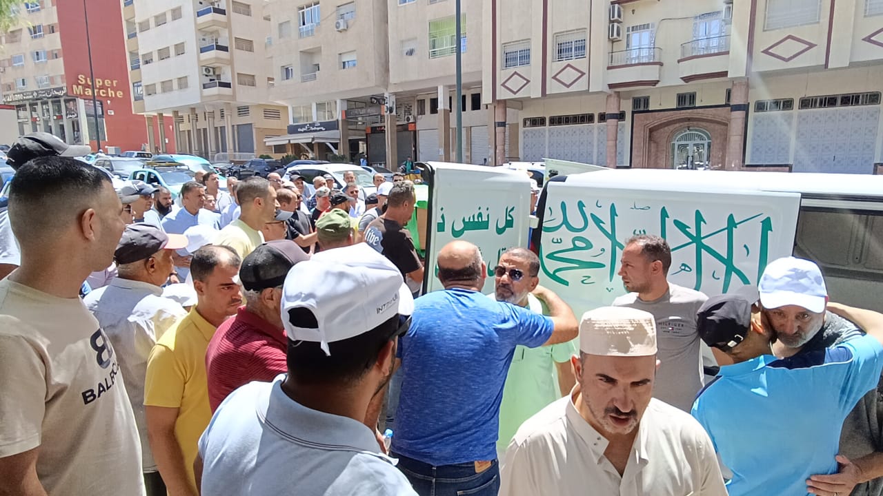 تشييع جثمان الراحل محمد ازهار الرفاعي إلى مثواه الأخير تشييع جثمان الراحل محمد ازهار الرفاعي إلى مثواه الأخير