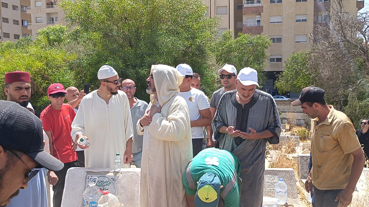 تشييع جثمان الراحل محمد ازهار الرفاعي إلى مثواه الأخير تشييع جثمان الراحل محمد ازهار الرفاعي إلى مثواه الأخير
