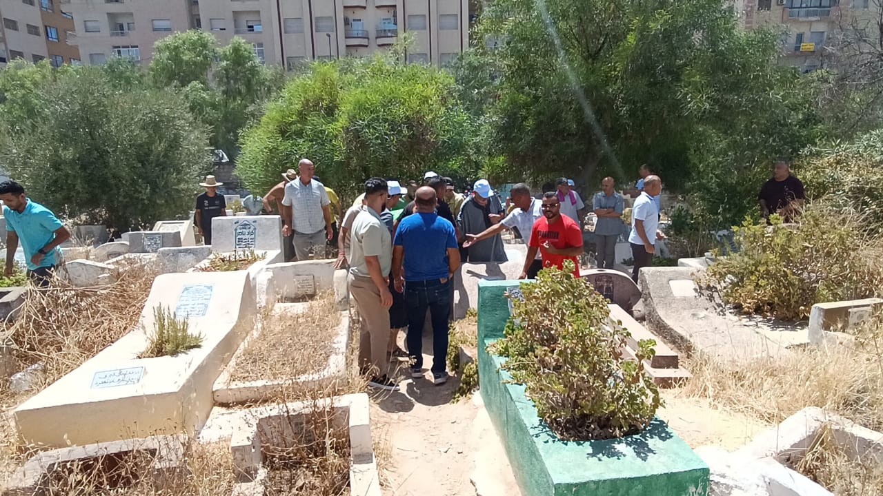 تشييع جثمان الراحل محمد ازهار الرفاعي إلى مثواه الأخير تشييع جثمان الراحل محمد ازهار الرفاعي إلى مثواه الأخير