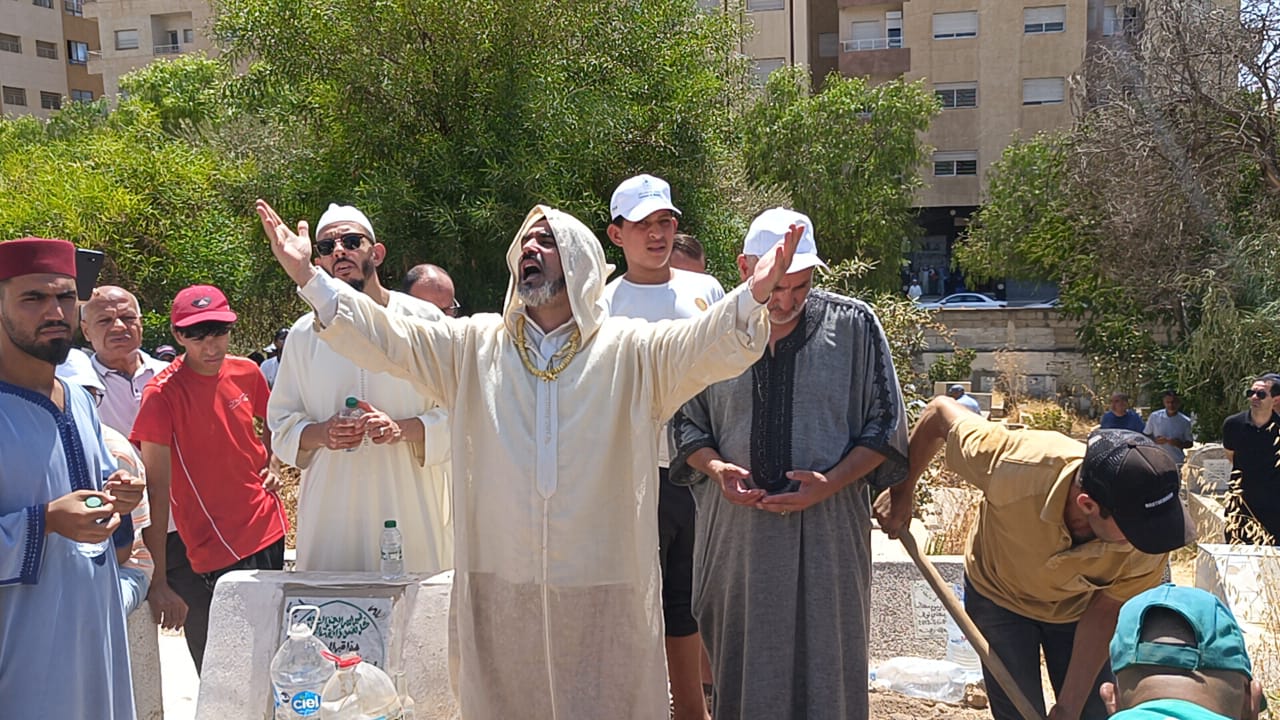 تشييع جثمان الراحل محمد ازهار الرفاعي إلى مثواه الأخير تشييع جثمان الراحل محمد ازهار الرفاعي إلى مثواه الأخير