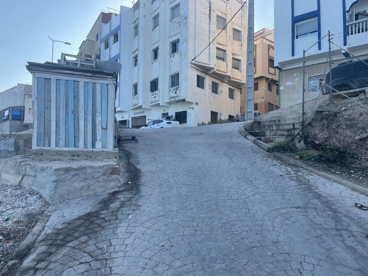 أدراج صباديا نواحي الحسيمة بين جمالية المشهد وفوضى النفايات.. مطالب عاجلة بحلول دائمة أدراج صباديا نواحي الحسيمة بين جمالية المشهد وفوضى النفايات.. مطالب عاجلة بحلول دائمة