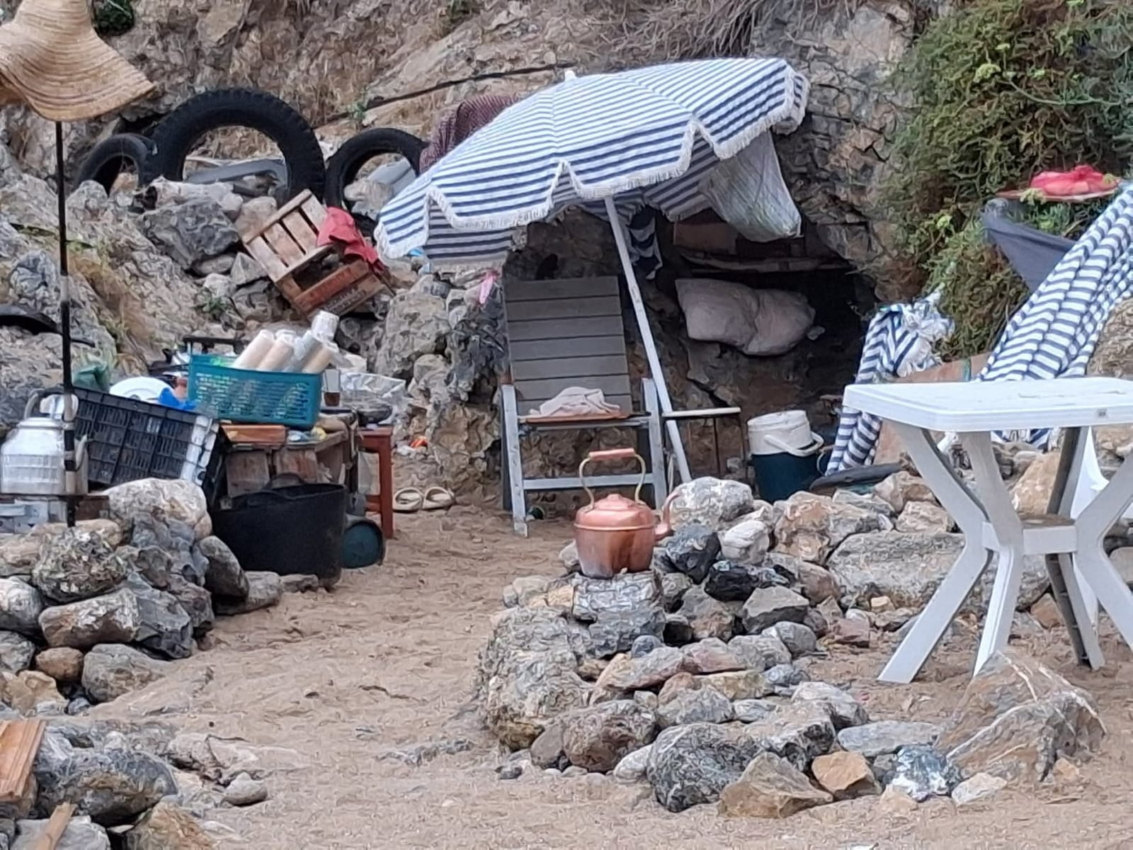 الحسيمة.. تدخل سريع لإزالة بناء عشوائي بكيمادو الحسيمة.. تدخل سريع لإزالة بناء عشوائي بكيمادو