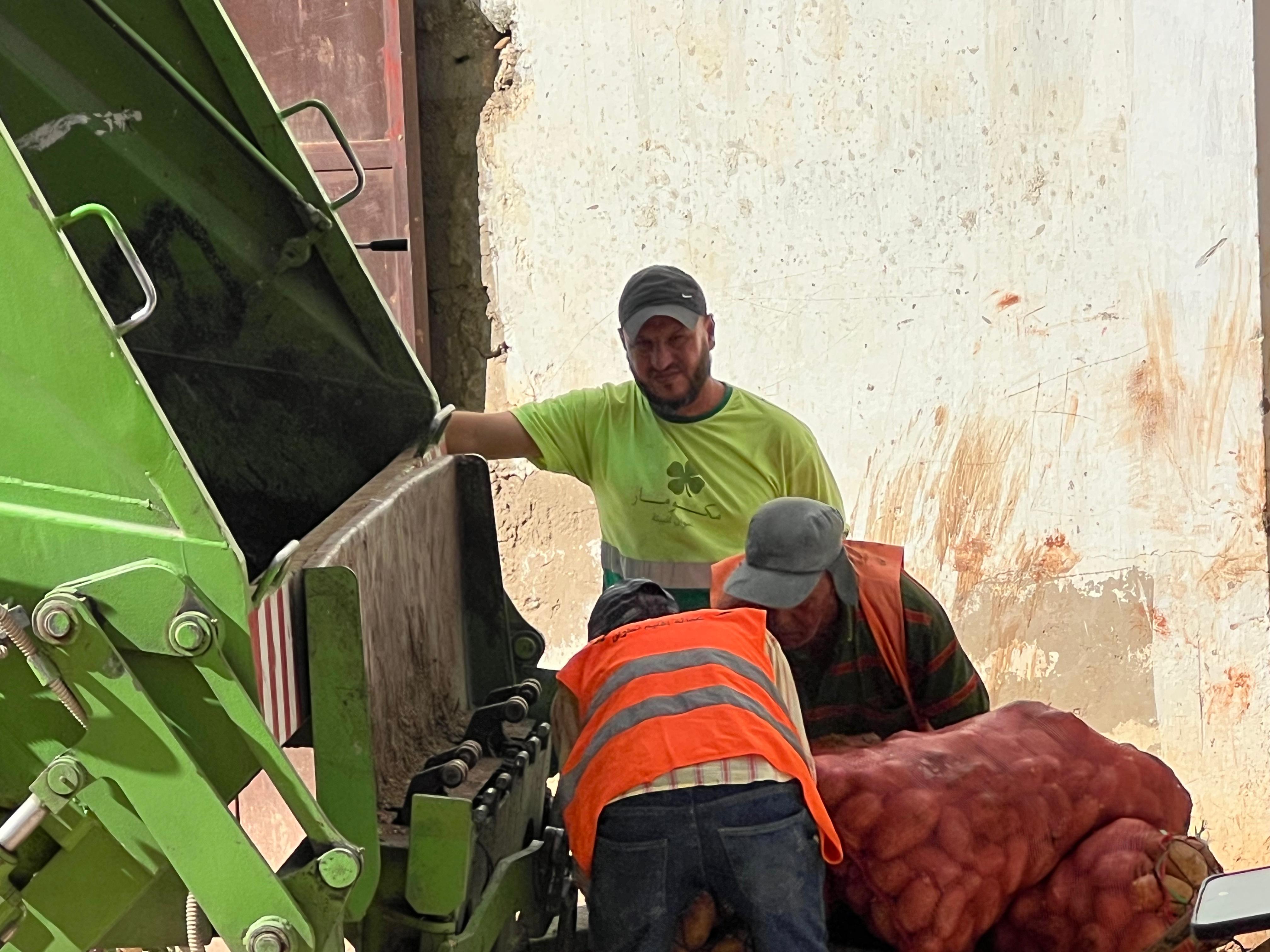 تطوان: السلطات تحبط نشاط معمل سري للبطاطس المشبوهة وتضبط 14 طنا مهددة لصحة المستهلكين (صور)