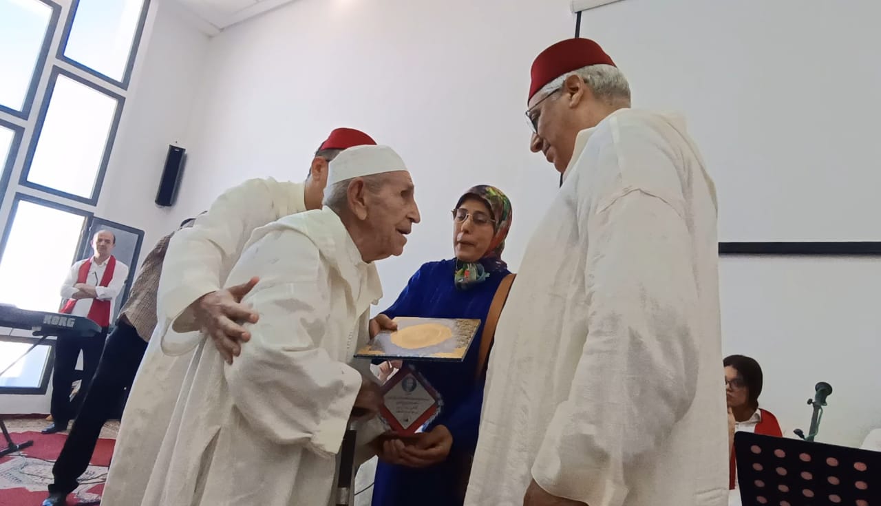 تكريم أبطال المقاومة وترميم مقبرة الشهداء بمولاي إدريس زرهون بحضور السيد عامل عمالة مكناس.