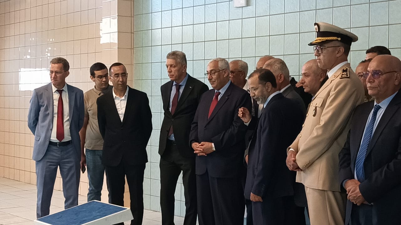 عامل عمالة مكناس يستقبل فريق النادي المكناسي لكرة السلة ويشرف على تدشين المسبح المغطى الجديد بفضاء النادي الرياضي المكناسي للسباحة . عامل عمالة مكناس يستقبل فريق النادي المكناسي لكرة السلة ويشرف على تدشين المسبح المغطى الجديد بفضاء النادي الرياضي المكناسي للسباحة .