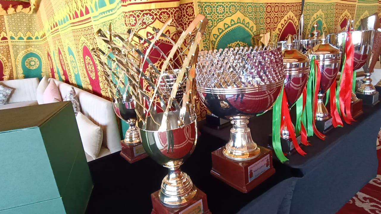 عامل عمالة مكناس يستقبل فريق النادي المكناسي لكرة السلة ويشرف على تدشين المسبح المغطى الجديد بفضاء النادي الرياضي المكناسي للسباحة . عامل عمالة مكناس يستقبل فريق النادي المكناسي لكرة السلة ويشرف على تدشين المسبح المغطى الجديد بفضاء النادي الرياضي المكناسي للسباحة .