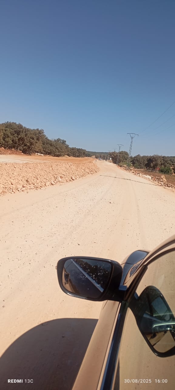 مستعملو طريق الحاجب–إفران يشتكون من عشوائية الأشغال ويطالبون بتدخل عاجل 