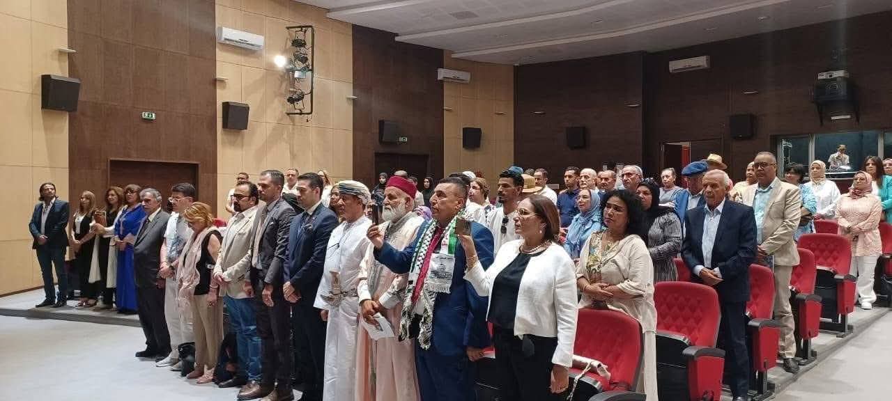 نادية العالية : دكتورة سوسيولوجيا الرقمي . نادية العالية : دكتورة سوسيولوجيا الرقمي .