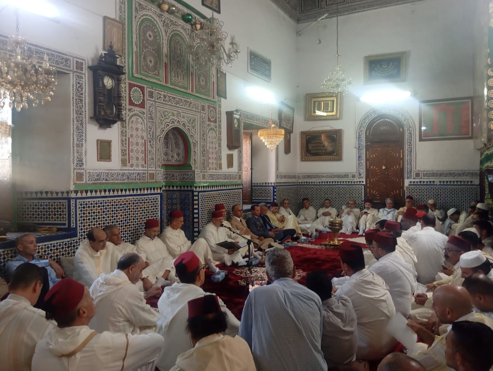 الكاتب العام لعمالة مكناس السيد احمد صابير يترأس حفلا دينيا إحياء لليلة عيد المولد النبوي الشريف الكاتب العام لعمالة مكناس السيد احمد صابير يترأس حفلا دينيا إحياء لليلة عيد المولد النبوي الشريف