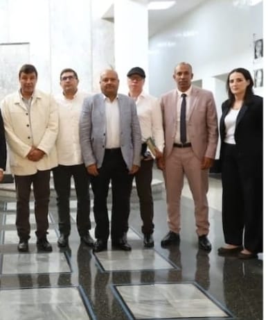 وزير الصحة والحماية الاجتماعية يعقد اجتماع مع ثلاث مركزيات نقابية تمثل صيادلة الصيدليات وزير الصحة والحماية الاجتماعية يعقد اجتماع مع ثلاث مركزيات نقابية تمثل صيادلة الصيدليات