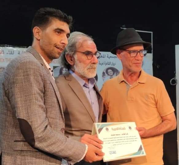 الشاعر محمد شنوف إن تراه تقول هذا زرياب الشعر وإن تسمعه تقول هذا الشعر بعينيه الشاعر محمد شنوف إن تراه تقول هذا زرياب الشعر وإن تسمعه تقول هذا الشعر بعينيه