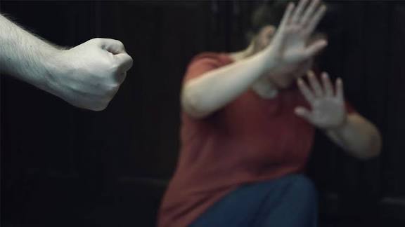 الحسيمة: سنتان حبسا نافذا وغرامة مالية لمتهم عنف والدته الحسيمة: سنتان حبسا نافذا وغرامة مالية لمتهم عنف والدته