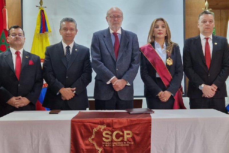كولومبيا.. جمعية الصحافة والإعلام توشح سفيرة المغرب بأرفع أوسمتها