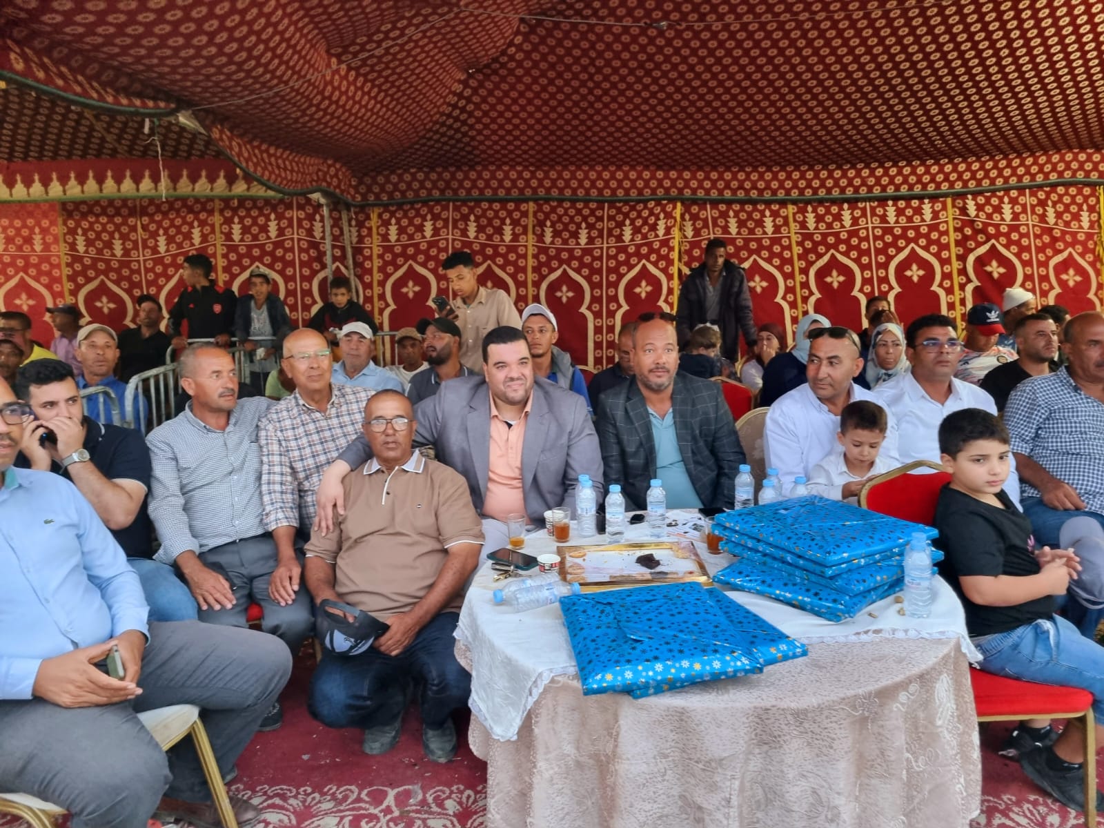 تكريم السربات المشاركة في ختام مهرجان سيدي محمد بنمنصور تكريم السربات المشاركة في ختام مهرجان سيدي محمد بنمنصور