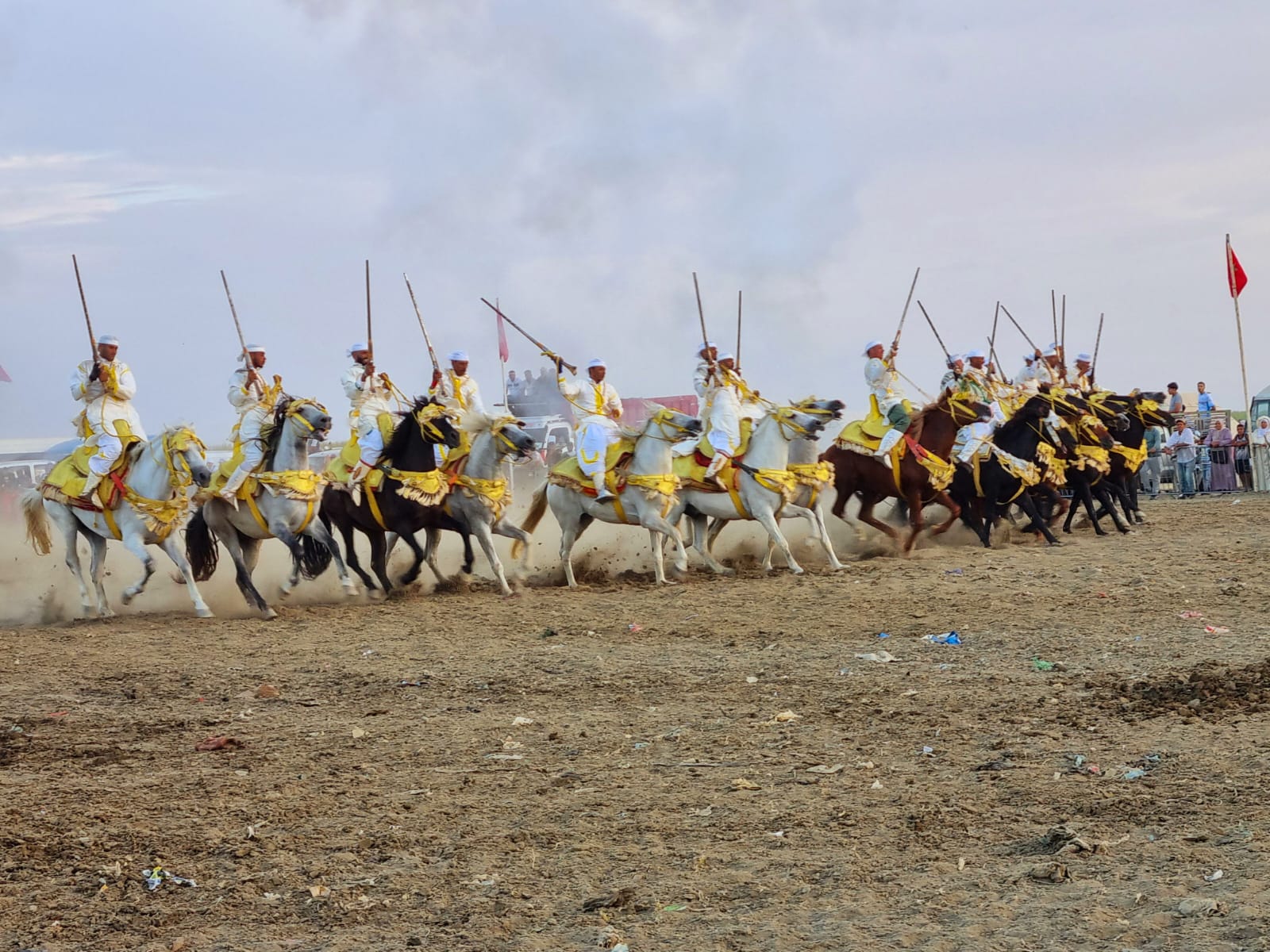 تكريم السربات المشاركة في ختام مهرجان سيدي محمد بنمنصور تكريم السربات المشاركة في ختام مهرجان سيدي محمد بنمنصور