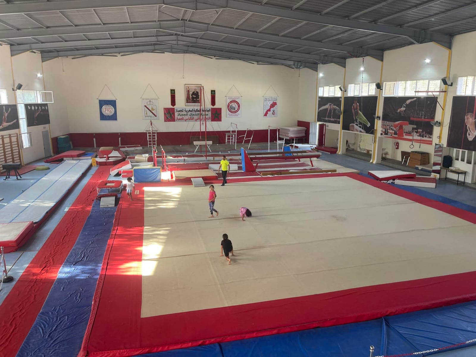 مسيرة رياضية متجذرة منذ التحاق السيد الحاج محمد فؤاد قاسيمي بالنادي الرياضي المكناسي للجمباز سنة 1966 مسيرة رياضية متجذرة منذ التحاق السيد الحاج محمد فؤاد قاسيمي بالنادي الرياضي المكناسي للجمباز سنة 1966