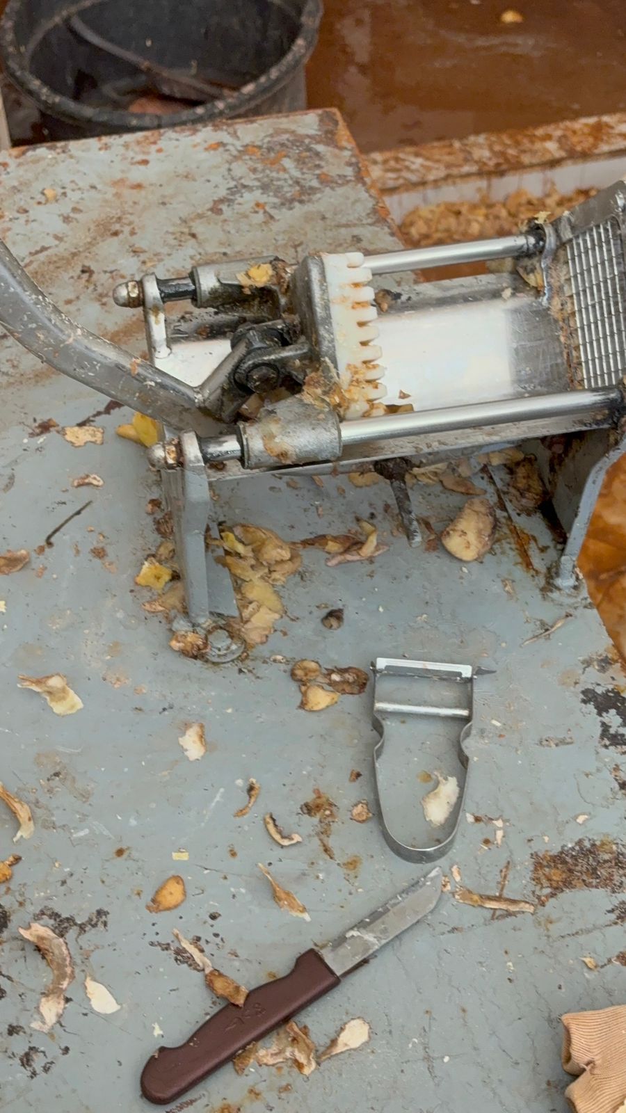 قائد مقاطعة طابولة بتطوان يضرب بيد من حديد ويطيح بمعمل قائد مقاطعة طابولة بتطوان يضرب بيد من حديد ويطيح بمعمل