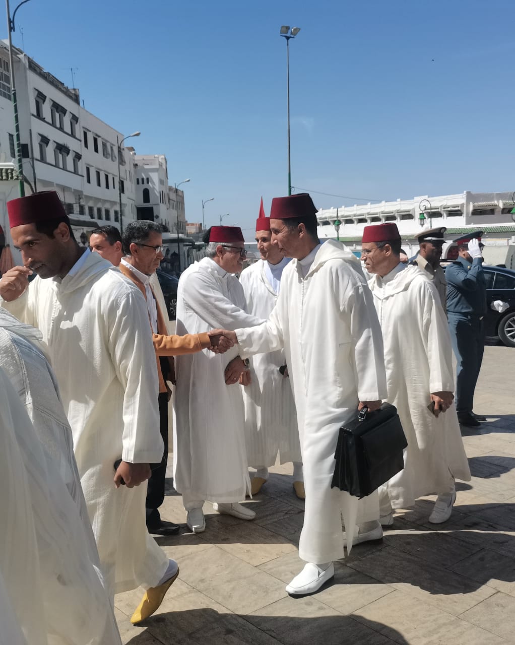 تخليدا للذكرى 27 لوفاة الحسن الثاني.. لجنة ملكية توزع هبات ملكية على أربعة اضرحة بعمالة مكناس ف تخليدا للذكرى 27 لوفاة الحسن الثاني.. لجنة ملكية توزع هبات ملكية على أربعة اضرحة بعمالة مكناس ف