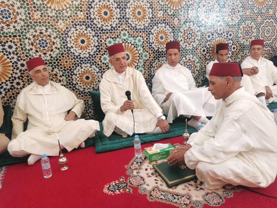 تخليدا للذكرى 27 لوفاة الحسن الثاني.. لجنة ملكية توزع هبات ملكية على أربعة اضرحة بعمالة مكناس ف تخليدا للذكرى 27 لوفاة الحسن الثاني.. لجنة ملكية توزع هبات ملكية على أربعة اضرحة بعمالة مكناس ف