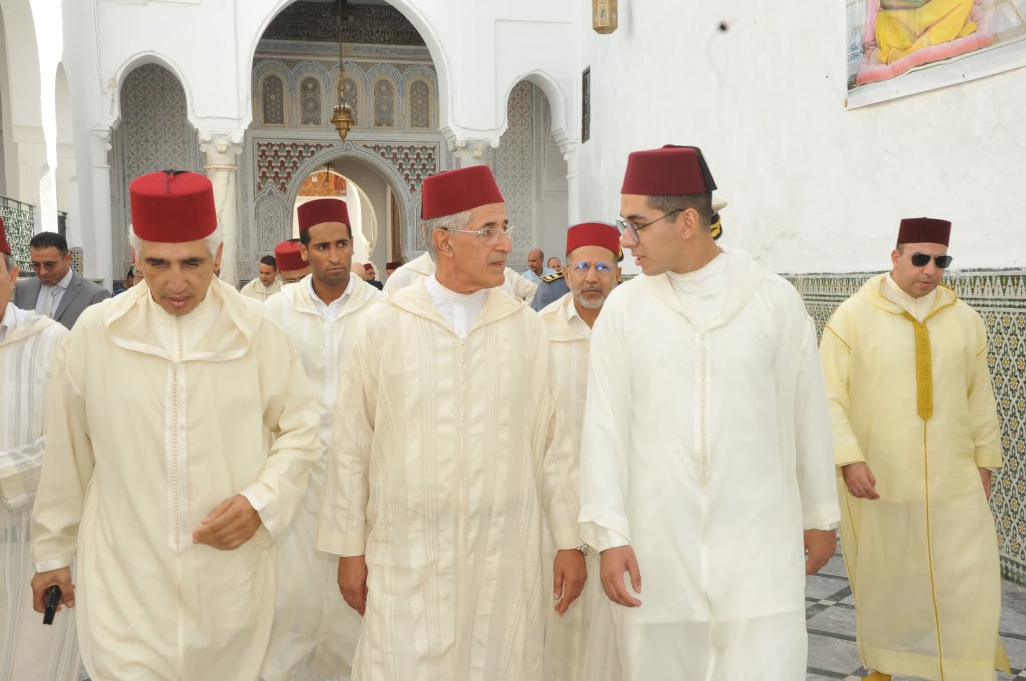 تخليدا للذكرى 27 لوفاة الحسن الثاني.. لجنة ملكية توزع هبات ملكية على أربعة اضرحة بعمالة مكناس ف تخليدا للذكرى 27 لوفاة الحسن الثاني.. لجنة ملكية توزع هبات ملكية على أربعة اضرحة بعمالة مكناس ف