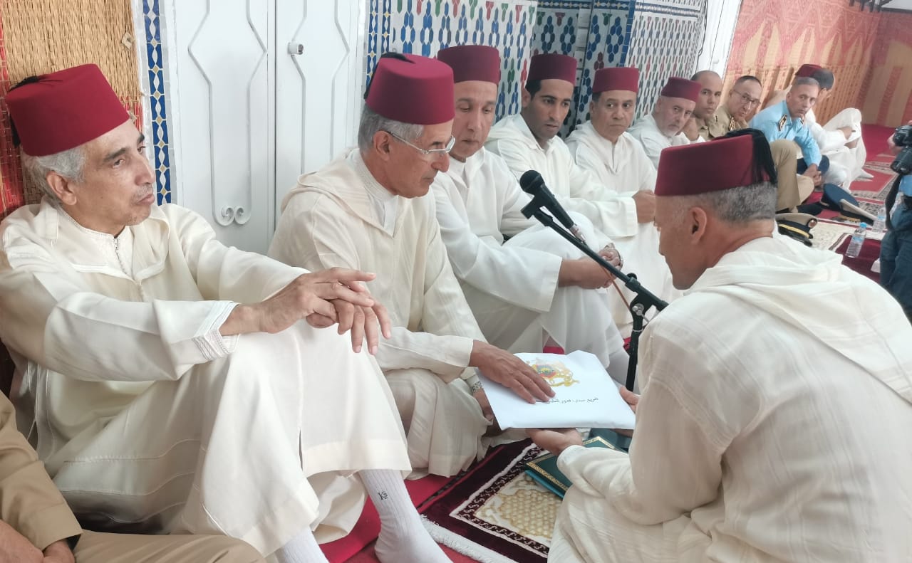 تخليدا للذكرى 27 لوفاة الحسن الثاني.. لجنة ملكية توزع هبات ملكية على أربعة اضرحة بعمالة مكناس ف تخليدا للذكرى 27 لوفاة الحسن الثاني.. لجنة ملكية توزع هبات ملكية على أربعة اضرحة بعمالة مكناس ف