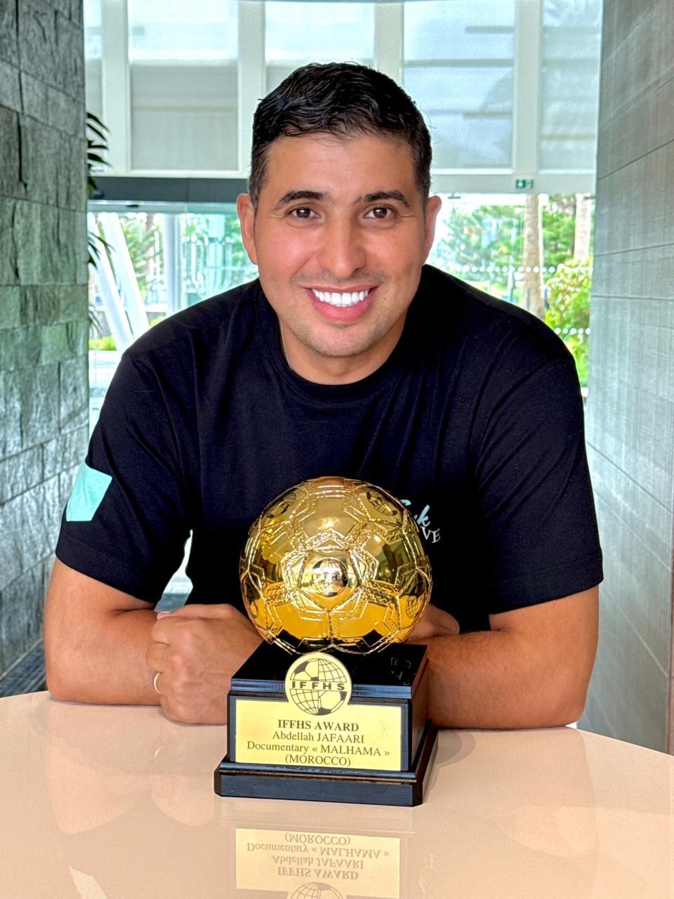 عبد الله جعفري، أول صحفي رياضي في العالم يتوج بجائزة خاصة من الاتحاد الدولي لتأريخ وإحصاءات كرة القدم (IFFHS) عبد الله جعفري، أول صحفي رياضي في العالم يتوج بجائزة خاصة من الاتحاد الدولي لتأريخ وإحصاءات كرة القدم (IFFHS)