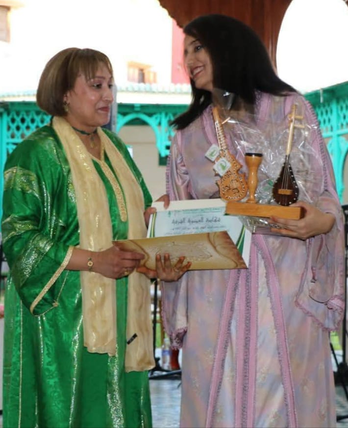 : مكناس تحتفي بالفنانة هاجر الحجوي: صوت أصيل يكرس وفاءه للتراث : مكناس تحتفي بالفنانة هاجر الحجوي: صوت أصيل يكرس وفاءه للتراث