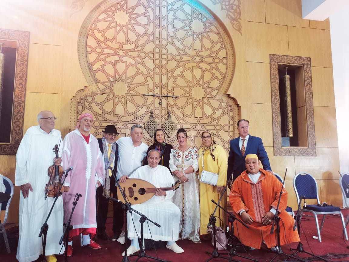 فاس..... فعاليات مهرجان الوطني لفن الملحون تحتفي بدورته الرابعة تحت شعار: التسويق التقافي فاس..... فعاليات مهرجان الوطني لفن الملحون تحتفي بدورته الرابعة تحت شعار: التسويق التقافي