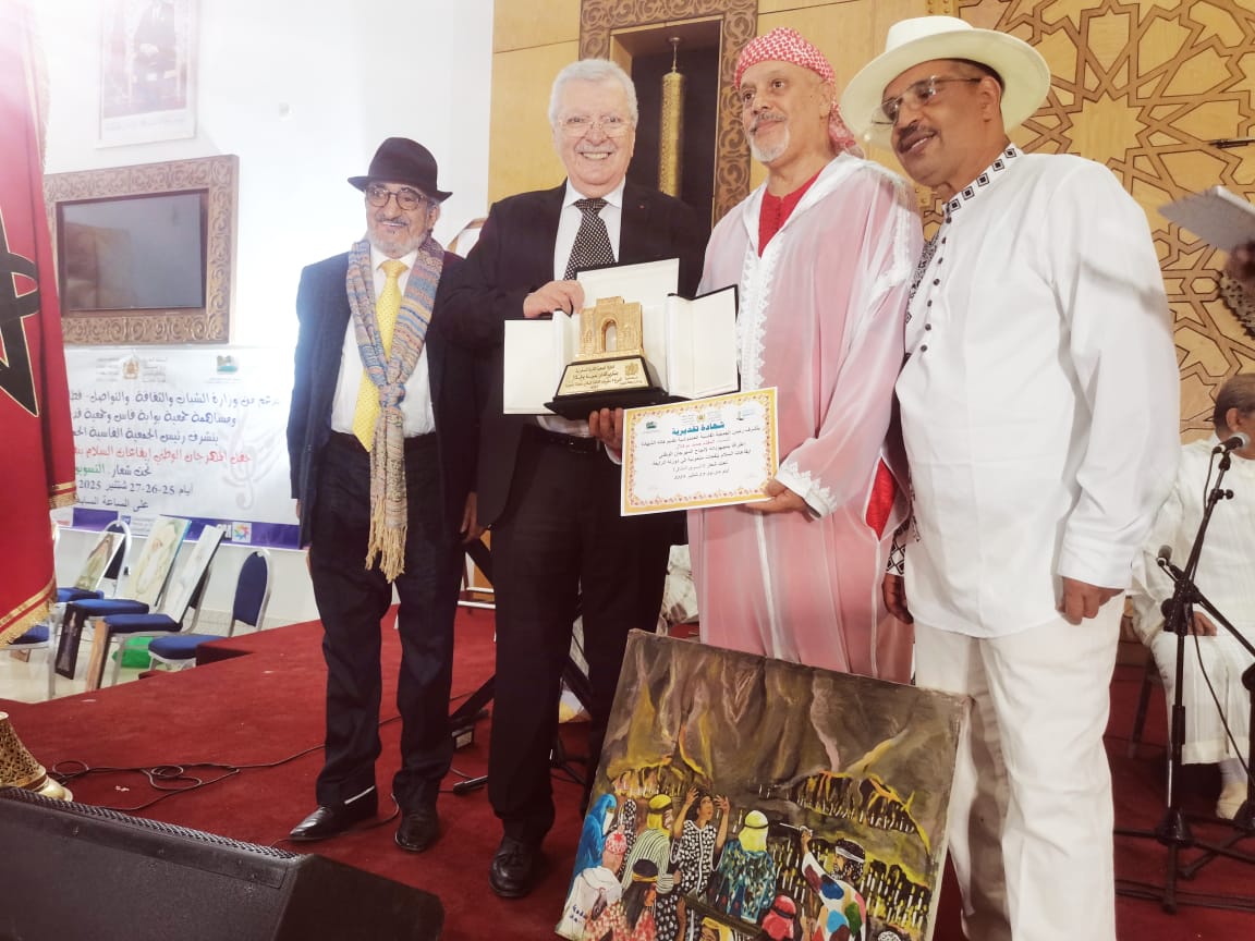 فاس..... فعاليات مهرجان الوطني لفن الملحون تحتفي بدورته الرابعة تحت شعار: التسويق التقافي فاس..... فعاليات مهرجان الوطني لفن الملحون تحتفي بدورته الرابعة تحت شعار: التسويق التقافي