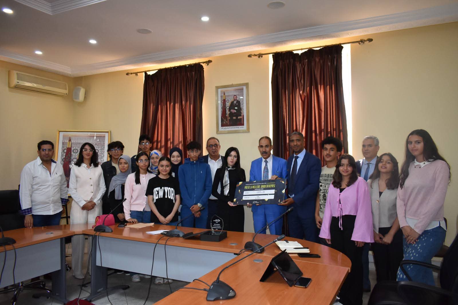 مديرية مكناس: استقبال فريق الثانوية التأهيلية طارق بن زياد الفائز بالمرتبة الأولى وطنيا في مسابقة مديرية مكناس: استقبال فريق الثانوية التأهيلية طارق بن زياد الفائز بالمرتبة الأولى وطنيا في مسابقة