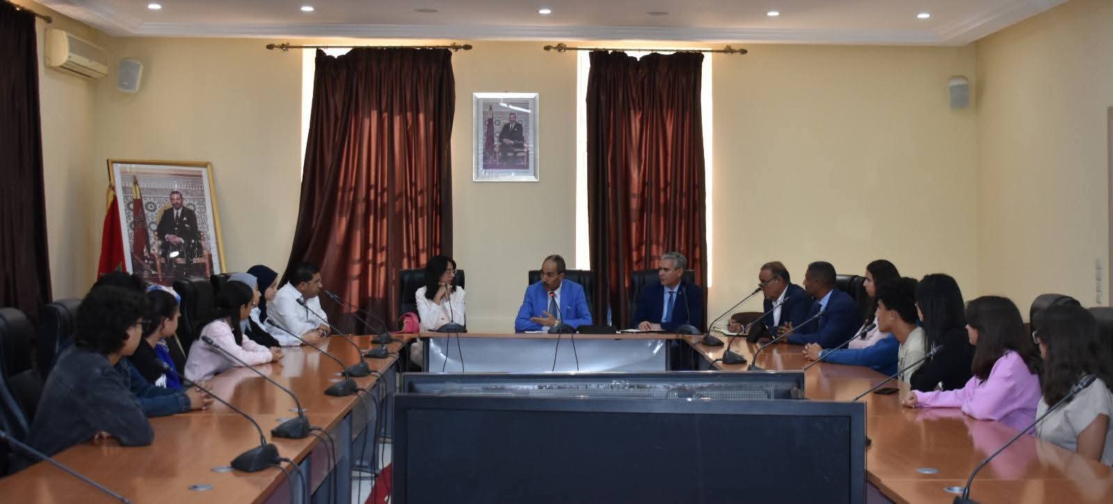 مديرية مكناس: استقبال فريق الثانوية التأهيلية طارق بن زياد الفائز بالمرتبة الأولى وطنيا في مسابقة مديرية مكناس: استقبال فريق الثانوية التأهيلية طارق بن زياد الفائز بالمرتبة الأولى وطنيا في مسابقة