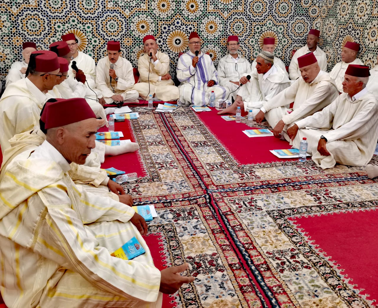 احياء الذكرى السابعة والعشرون لوفاة المغفور له جلالة الحسن الثاني طيب الله تراه بضريح السلطان مولاي اسماعيل بمكناس. احياء الذكرى السابعة والعشرون لوفاة المغفور له جلالة الحسن الثاني طيب الله تراه بضريح السلطان مولاي اسماعيل بمكناس.