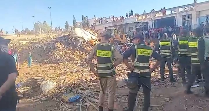 مكناس تحرر فضاءاتها من فوضى التجارة العشوائية… ارتياح الساكنة وتحديات البحث عن حلول مستدامة مكناس تحرر فضاءاتها من فوضى التجارة العشوائية… ارتياح الساكنة وتحديات البحث عن حلول مستدامة